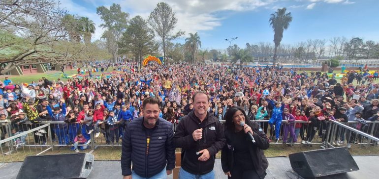 Camioneros de Santa Fe festejó el día del niño junto a 20.000 personas